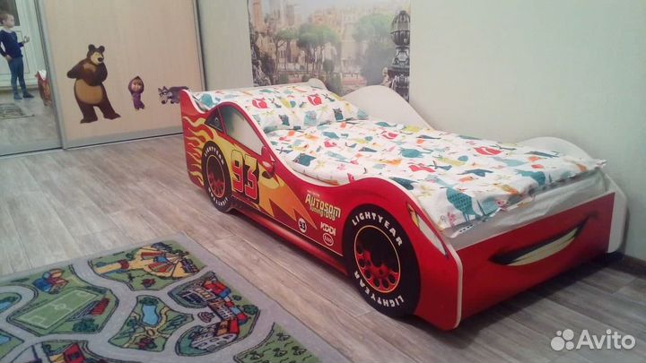 Детская кровать машина