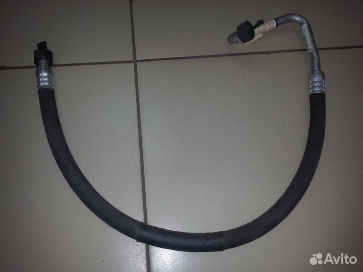 Шланг компрессора кондиционера 8D0260701H