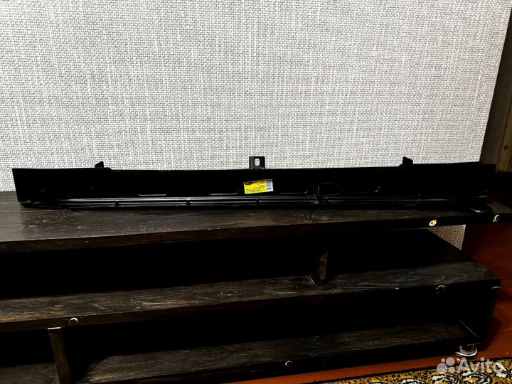 Поперечина рамки радиатора нижняя в сборе