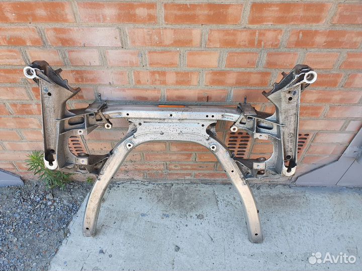 Передний подрамник BMW e60