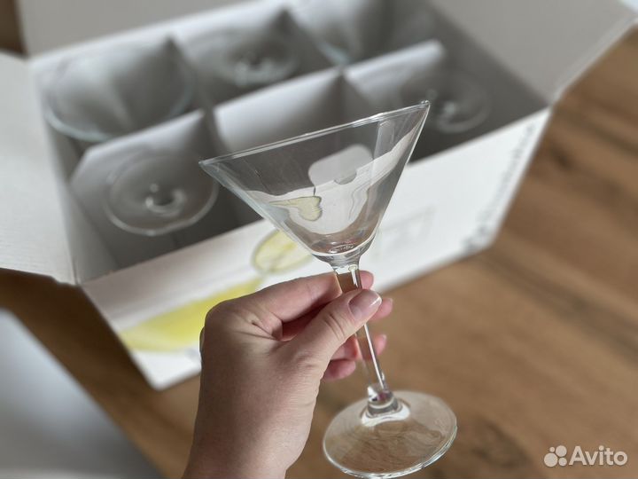 Набор стеклянных бокалов