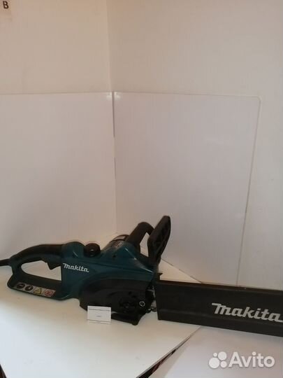 Электропила Makita UC3520A