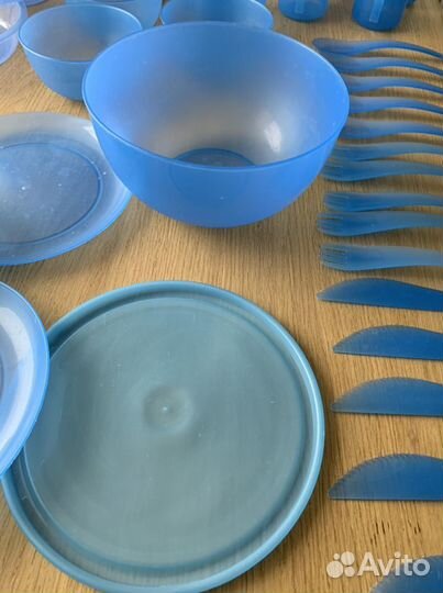 Набор посуды для пикника в корзине на 4 персоны