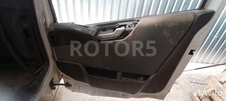 Обшивка двери передней правой Volvo FH 3 2015