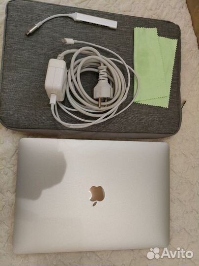 Apple Macbook air m1 8gb 256 silver. Идеал