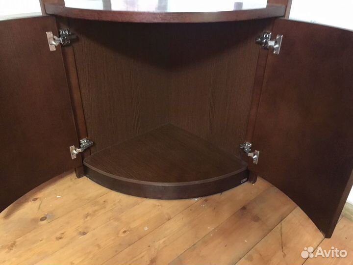 Витрина угловая