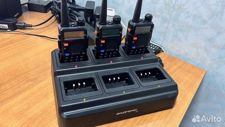 Зу стакан для 6 раций Baofeng UV-5R