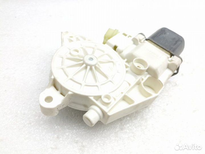 Моторчик стеклоподъемника передний левый