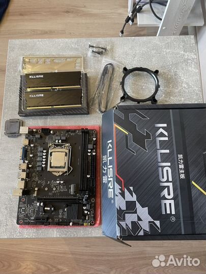 Материнская плата с процессором и памятью