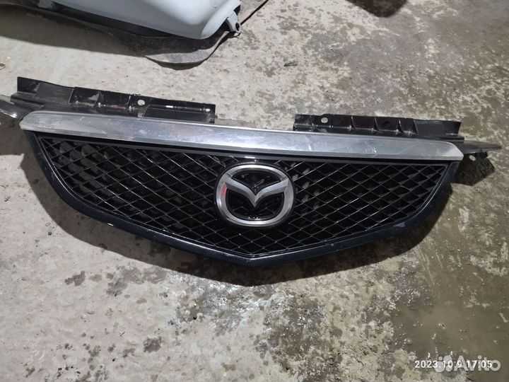 Бампер Мазда мпв2