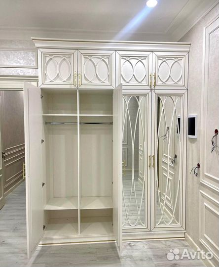 Стильный шкаф в прихожую