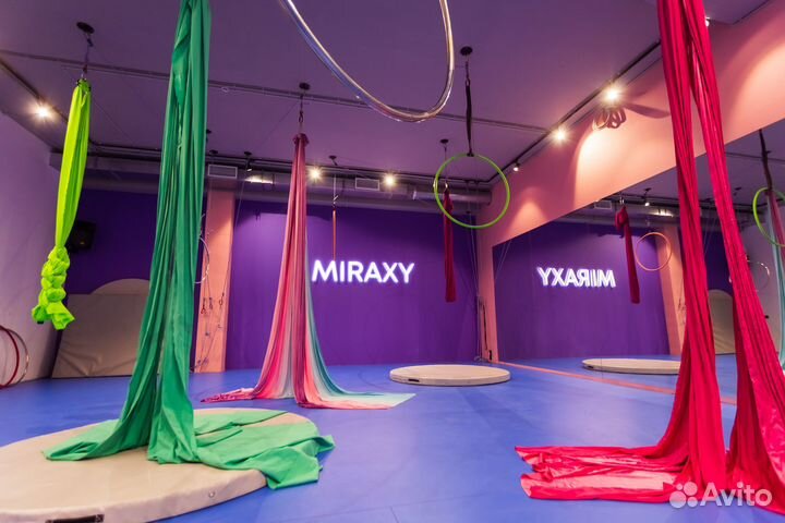 Тренер в студию танцев и гимнастики