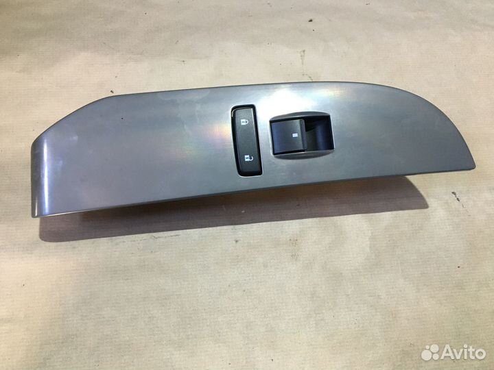 Кнопка стеклоподъемника Chevrolet Tahoe III 06-14