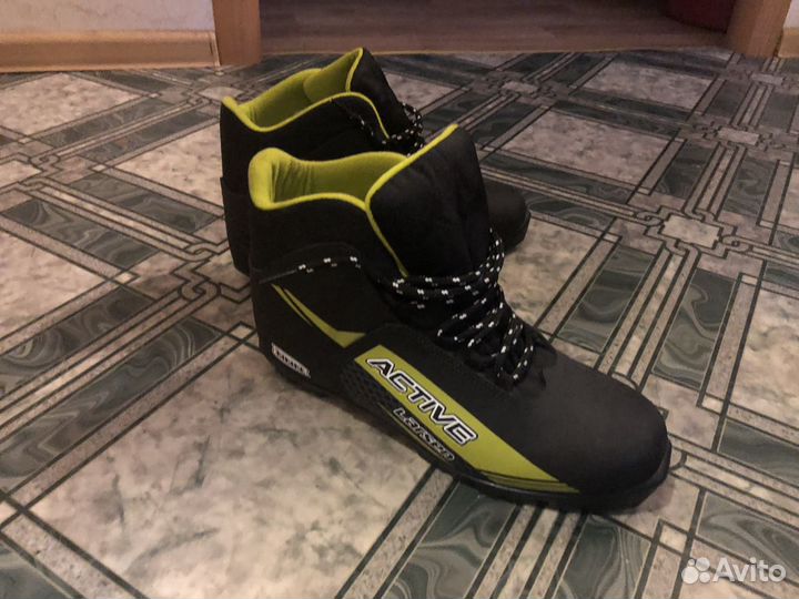 Лыжные ботинки