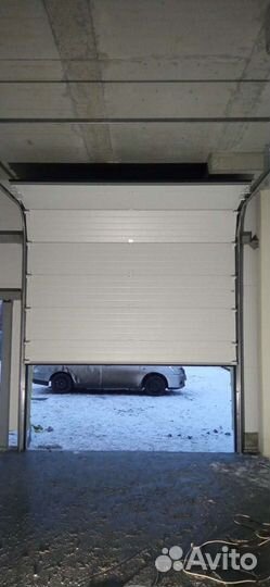 Теплые гаражные секционные ворота подъëмного типа