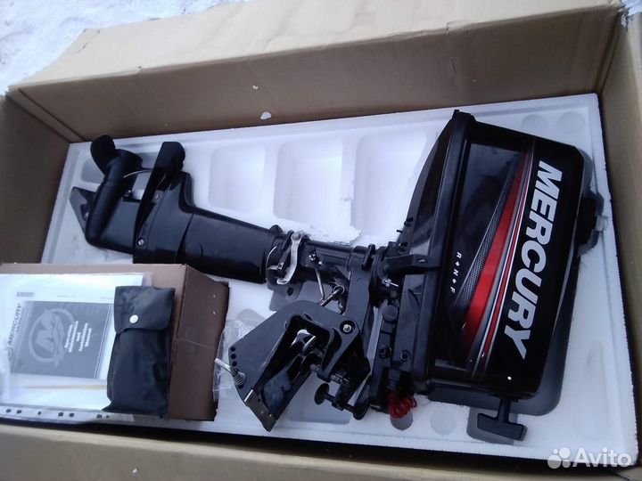 Лодку с мотором