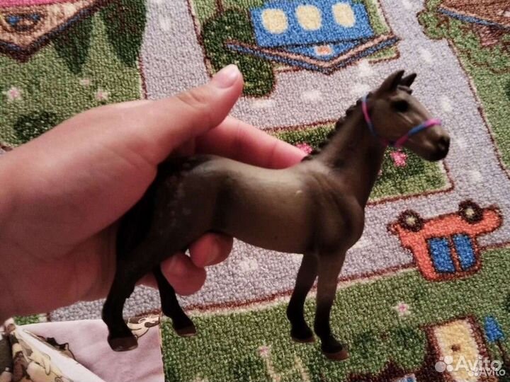 Фигурки лошадей