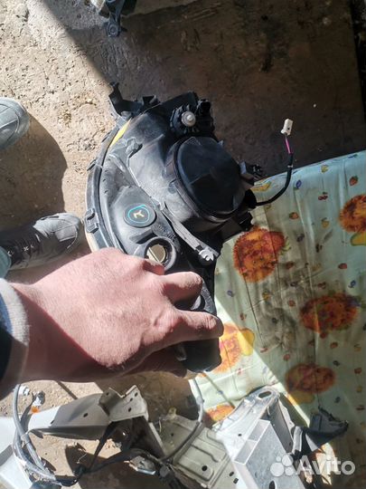 Фары (комплект 2шт)toyota prius 20 ксенон