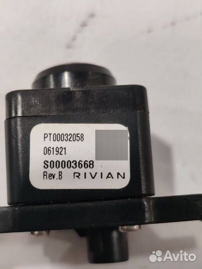 Камера заднего вида Rivian R1T 2022 PT00032058