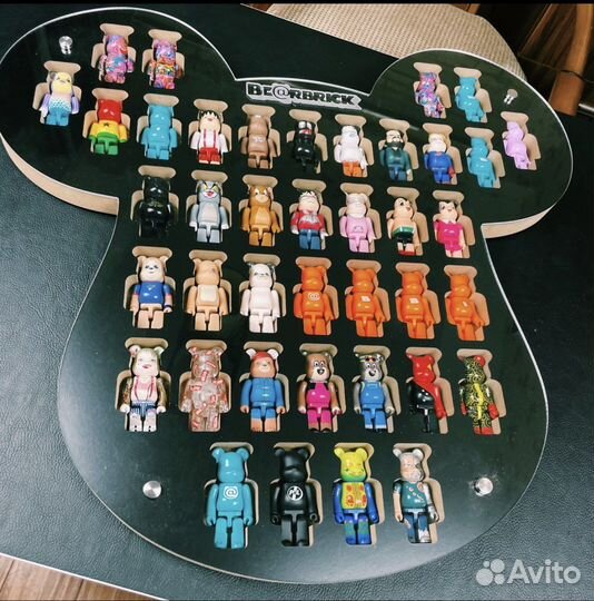 Полка для Bearbrik 100