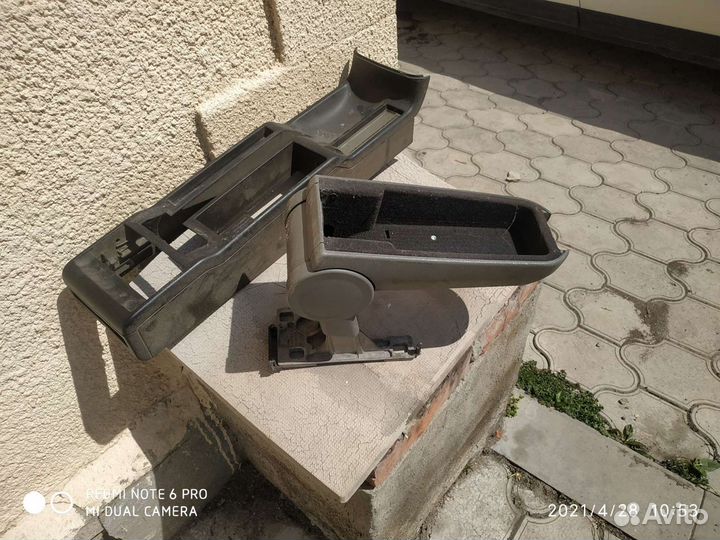 Подлокотник