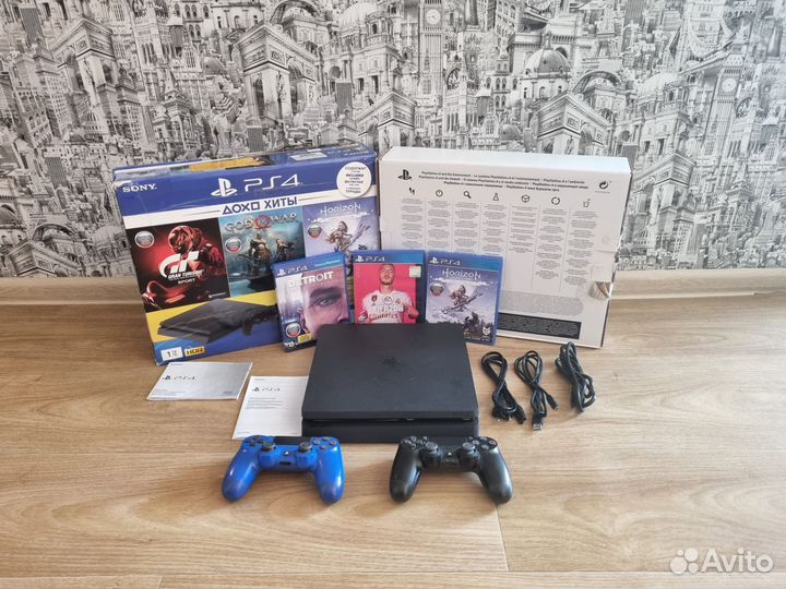 Sony PS4 Slim 1 Tb + 2 геймпада + 3 диска