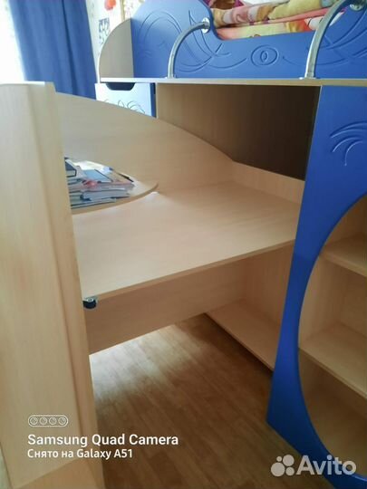 Детская кровать чердак со столом и шкафом
