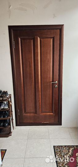 Межкомнатная дверь б/у с коробкой и с замком
