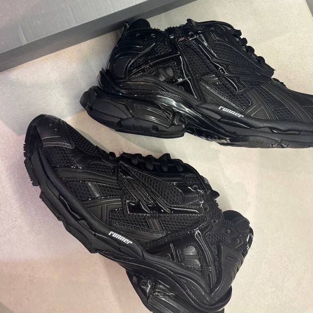 Balenciaga runner black