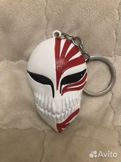 Брелок череп bleach