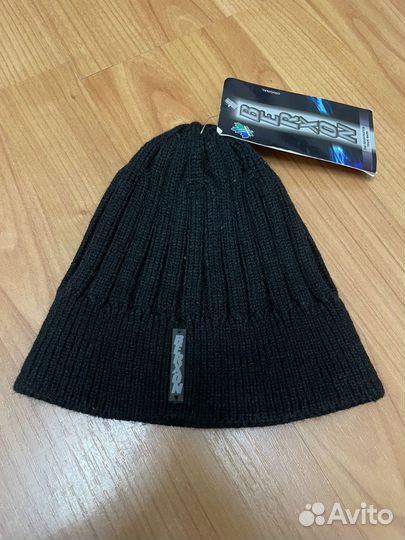 Разные мужские шапки новые