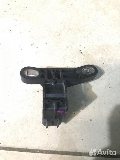 Датчик положения коленвала Mazda MPV