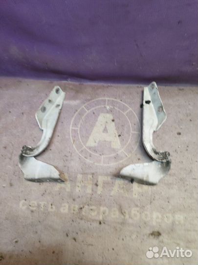 Петля капота Mitsubishi Outlander Xl 4N14 2011