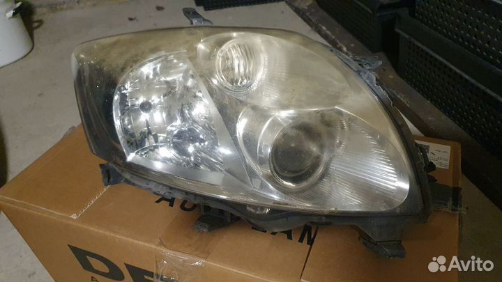 Фара правая Toyota Auris 1 (2006-2010)