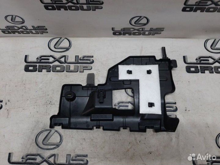 Накладка торпеды лев. перед. Lexus NX300h