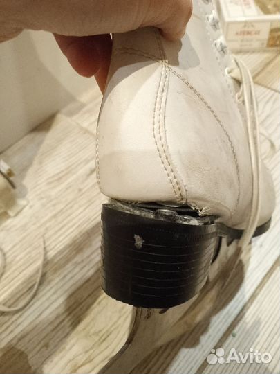 Коньки фигурные женские 40 размер