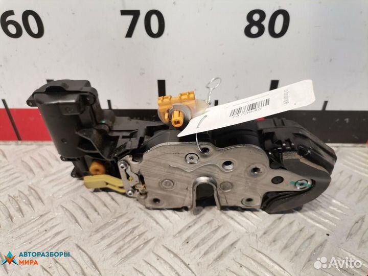 Замок двери задней левой Cadillac SRX 2 2012