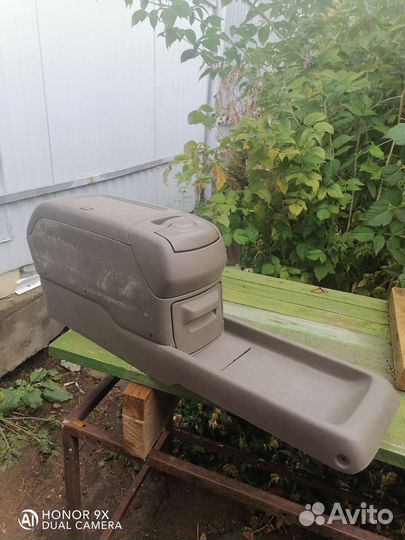 Подлокотник-органайзер между сидений lexus rx