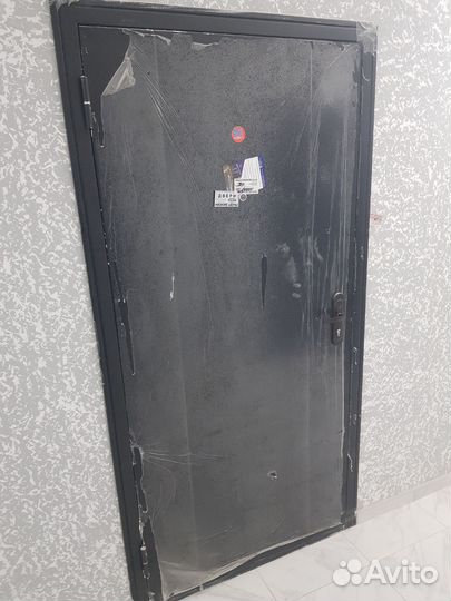 Дверь входная металлическая от застройщика