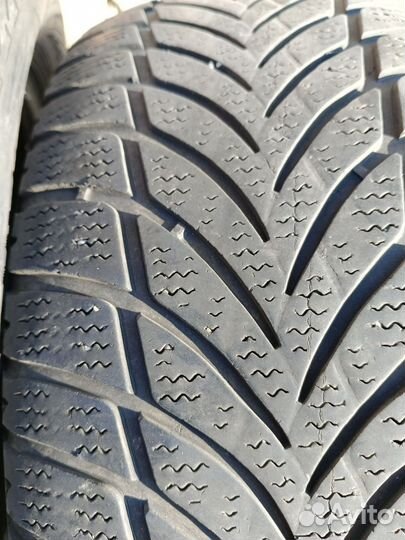 Goodyear UltraGrip Ice 2 215/55 R16