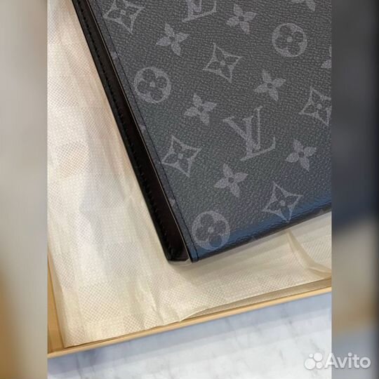 Клатч Louis Vuitton Pochette Voyage MM