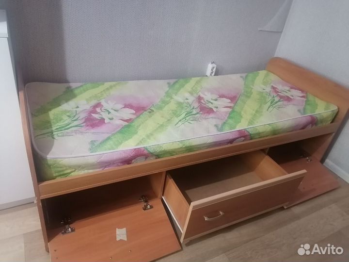 Кровать