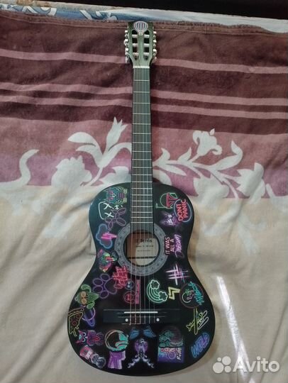 Классическая гитара шестиструнная