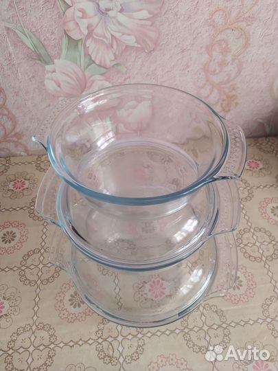 Набор стеклянных кастрюль