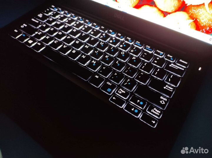 Dell, i7-8650U, 8gb, 256 SSD, Full HD