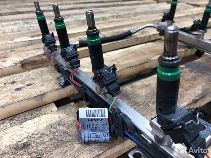 Топливная рампа Bmw 6 E63 N62B44 2004