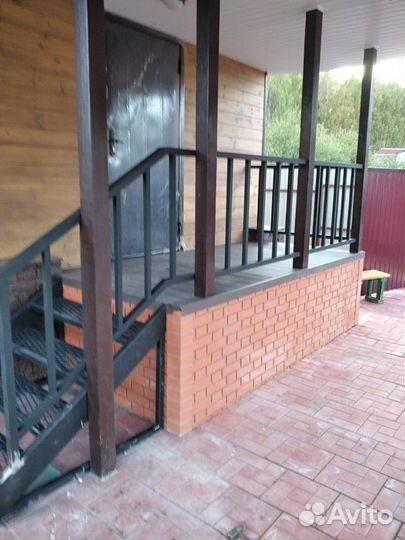 Крыльцо входная группа с площадкой, с ковкой