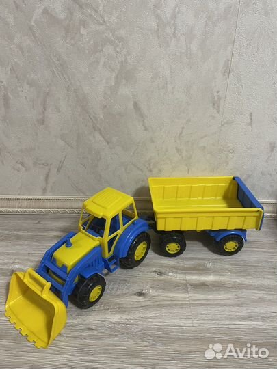 Игрушка Трактор