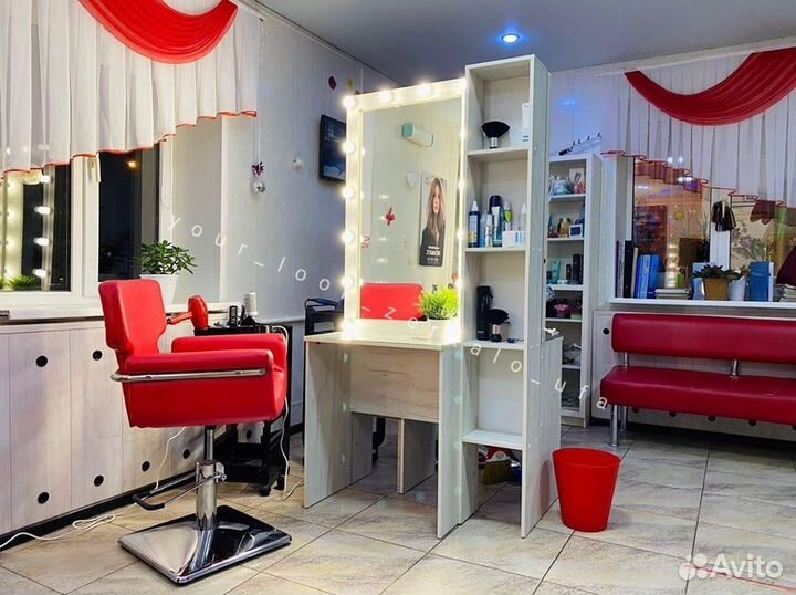 Гримерное зеркало с лампочками