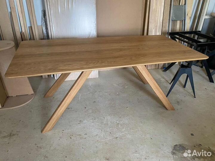 Стол обеденный (массив дуба)